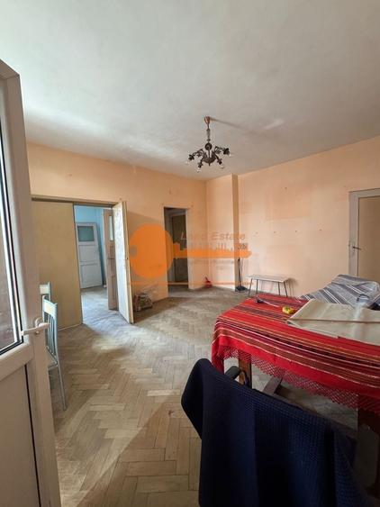 Apartament cu 3 camere semidecomandat în Politehnica