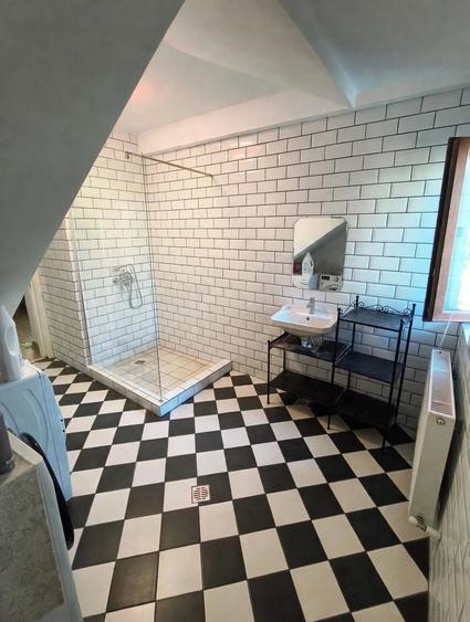 Casă cu 4 camere decomandat în Săbăreni
