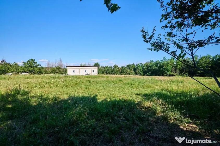 Casă cu 1 camere cu Teren 1100 Mp în Budeasa