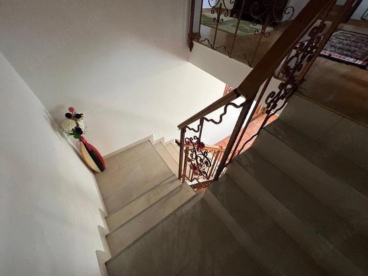 Casă cu Teren 999 Mp în Central
