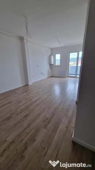 Apartament cu 2 camere decomandat în Vest