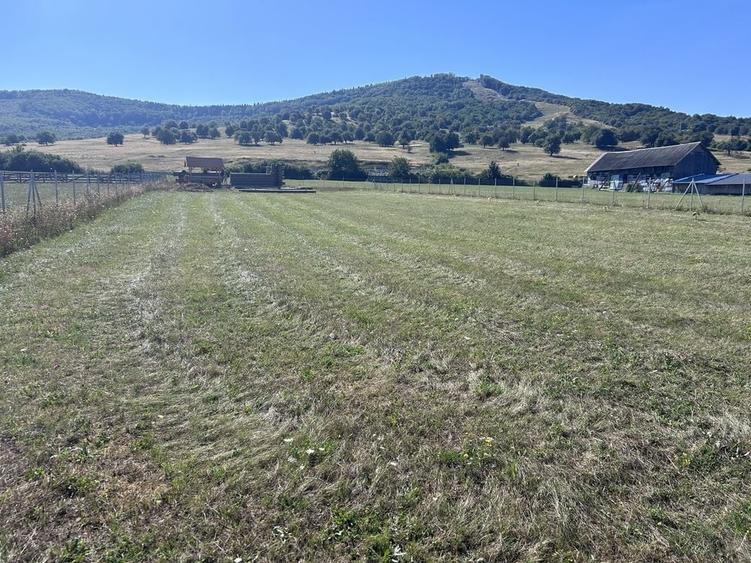 Teren de 2000 mp, în Periferie