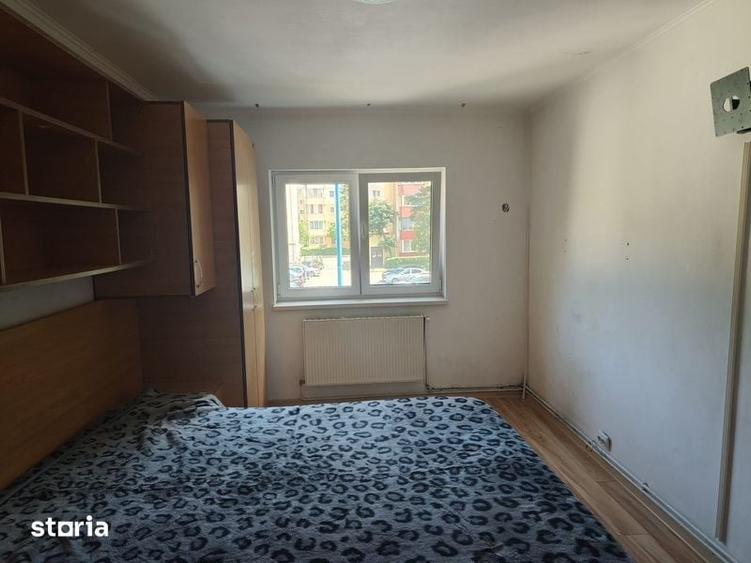 Apartament cu 2 camere decomandat în Tractorul