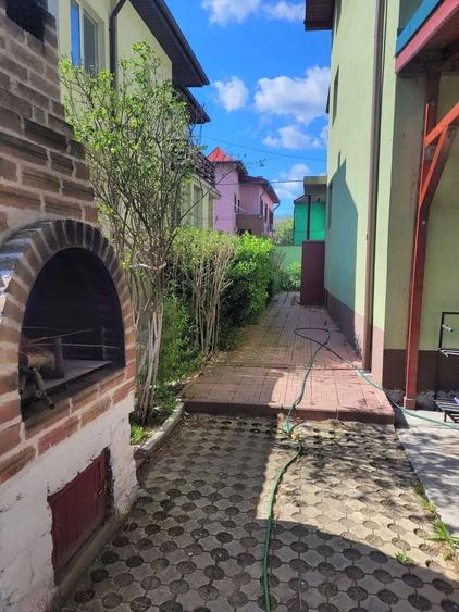 Casă cu 6 camere cu Canalizare în Central