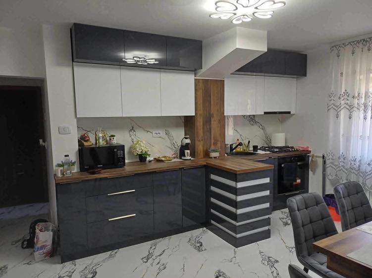 Apartament cu 3 camere nedecomandat în Exterior Vest