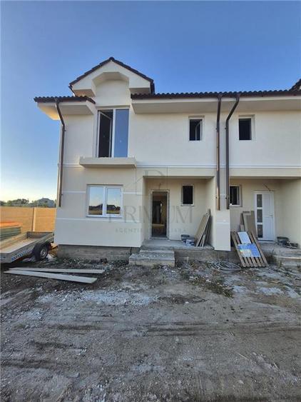 Duplex cu 4 camere cu Teren 300 Mp în Moșnița Nouă