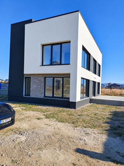 Casă cu 4 camere în Sânpetru