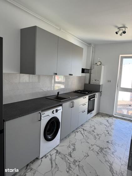 Apartament cu 2 camere decomandat în Carrefour