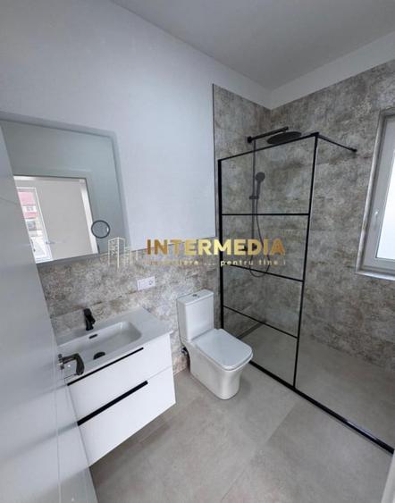 Casă individuală cu 4 camere cu Canalizare în Cetate