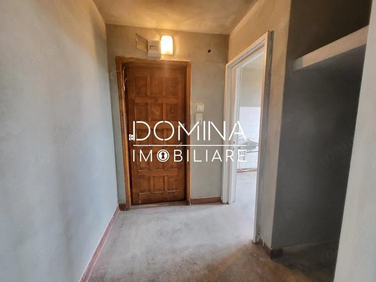 Apartament cu 3 camere semidecomandat în 1 Mai
