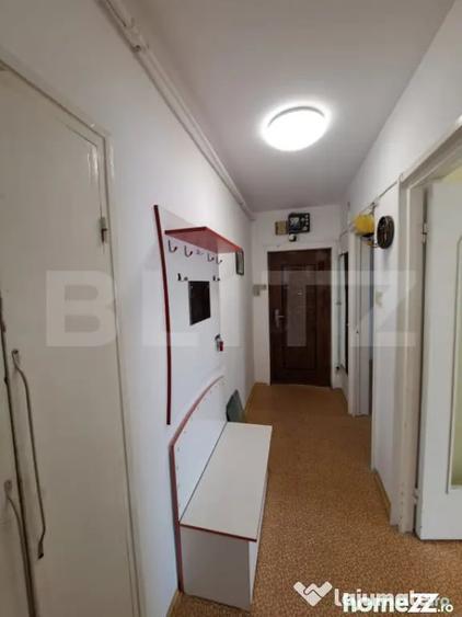Apartament cu 3 camere semidecomandat în Griviței