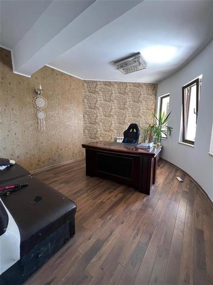 Casă cu 7 camere cu Teren 750 Mp în Vișan