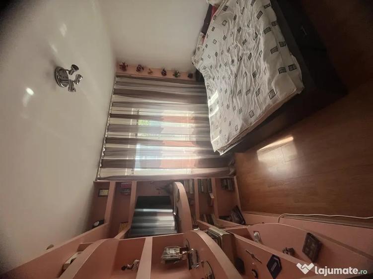 Apartament cu 3 camere decomandat în Vâlcea