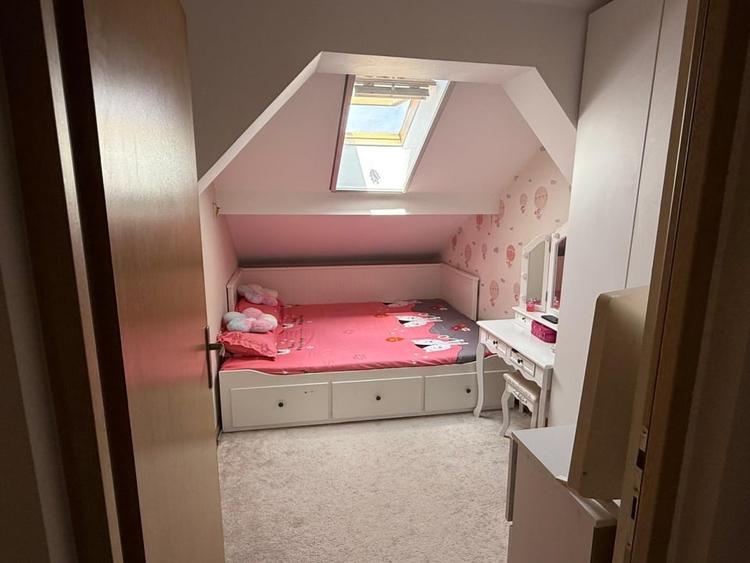 Apartament cu 4 camere decomandat, mobilat în Sărari