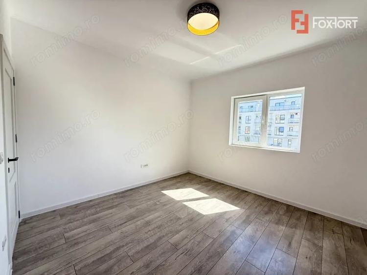 Apartament cu 3 camere semidecomandat în Torontalului