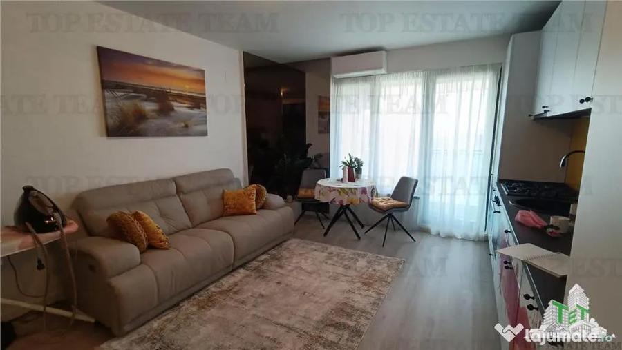 Apartament cu 2 camere semidecomandat, mobilat în Central