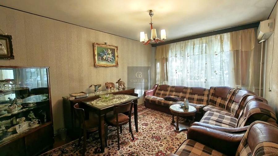 Apartament cu 3 camere decomandat în Alexandriei