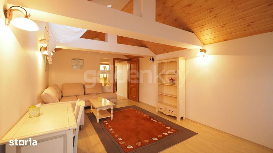 Casă cu 10 camere cu Teren 633 Mp în Central