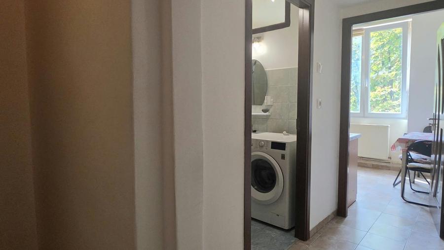 Garsonieră decomandată în Calea București
