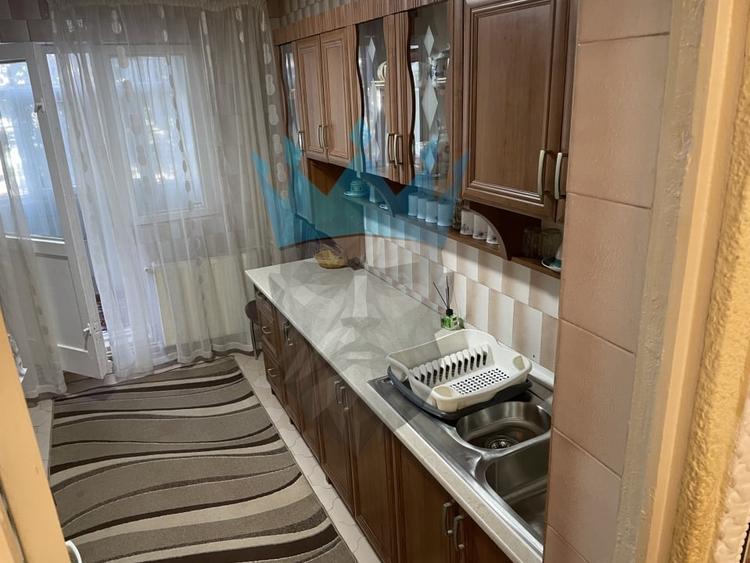Apartament cu 4 camere decomandat, mobilat în Rahova