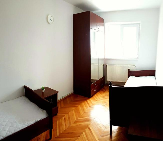 Apartament cu 3 camere decomandat în Cetate