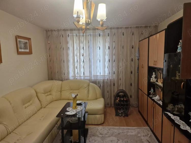 Apartament cu 3 camere decomandat în Calea Romanului