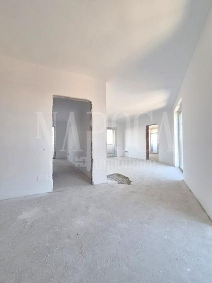 Apartament cu 3 camere semidecomandat în Între Lacuri