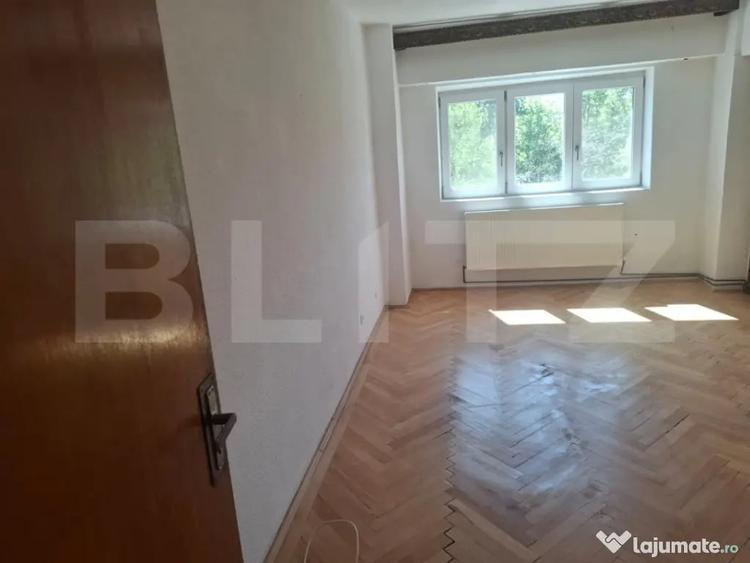 Apartament cu 4 camere decomandat în Ultracentral