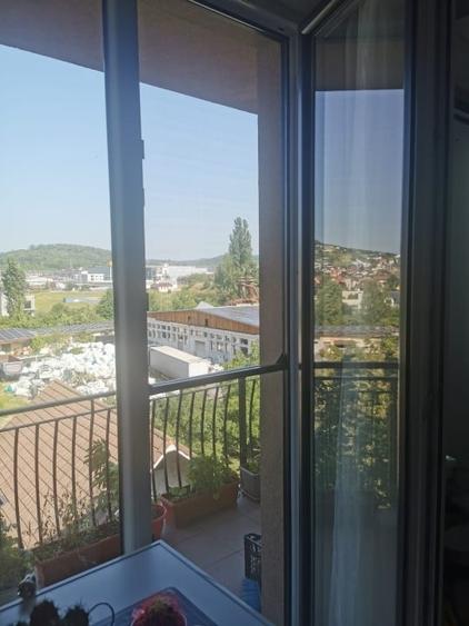 Apartament cu 3 camere decomandat, mobilat în Independenței