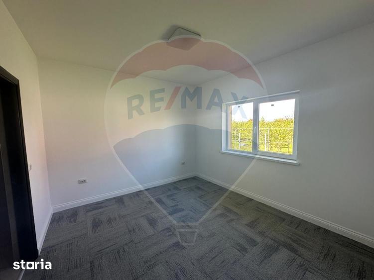 Casă cu 4 camere cu Teren 715 Mp în Central