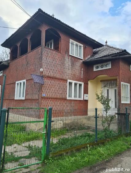 Casă cu 4 camere cu Teren 10 Mp în Moisei