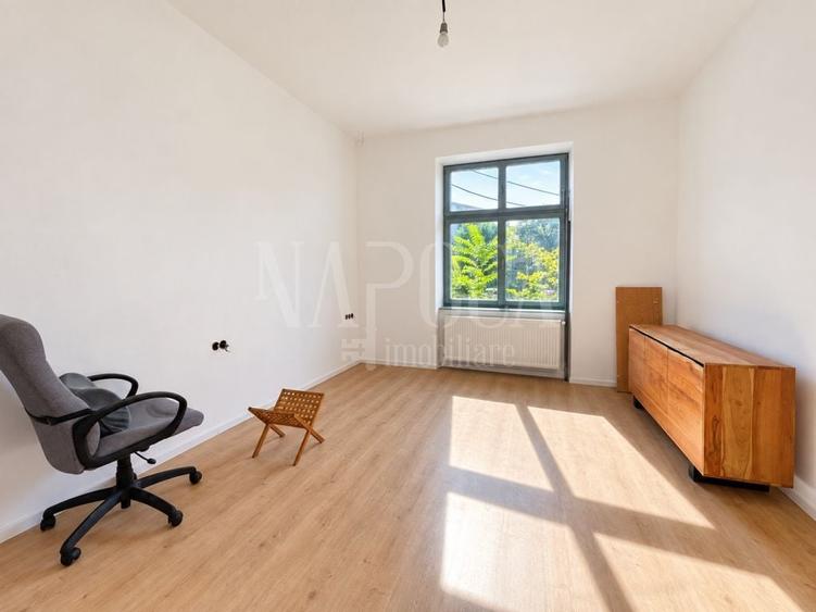 Apartament cu 3 camere semidecomandat, mobilat în Central