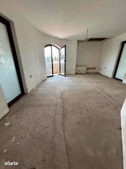 Casă cu 5 camere cu Teren 590 Mp în Central