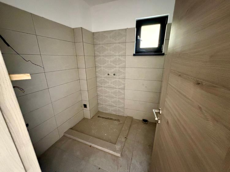 Casă individuală cu 13 camere cu Canalizare în Vitan Mall