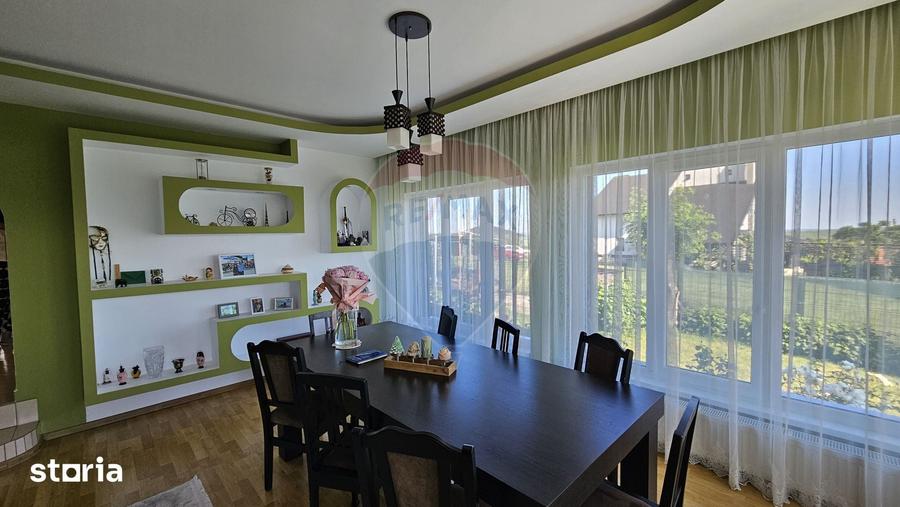 Casă cu 6 camere cu Teren 3614 Mp în Moara
