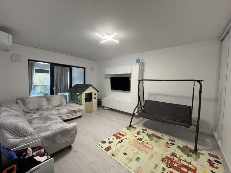 Apartament cu 3 camere decomandat în Exterior Vest