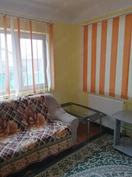 Casă cu 5 camere cu Teren 2500 Mp în Plopeni