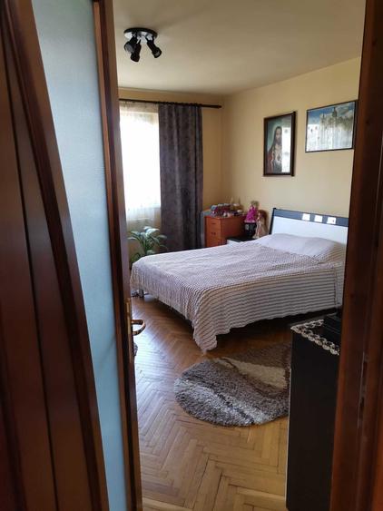 Apartament cu 4 camere decomandat în Central