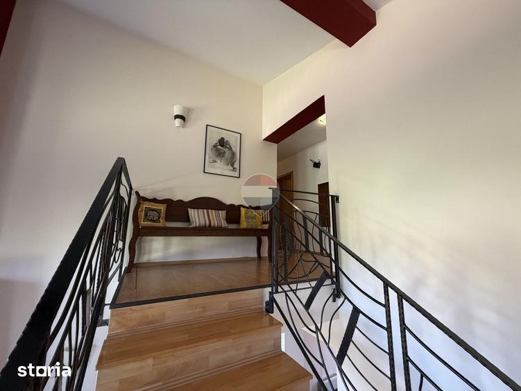 Casă cu 8 camere cu Teren 1947 Mp în Corbeanca