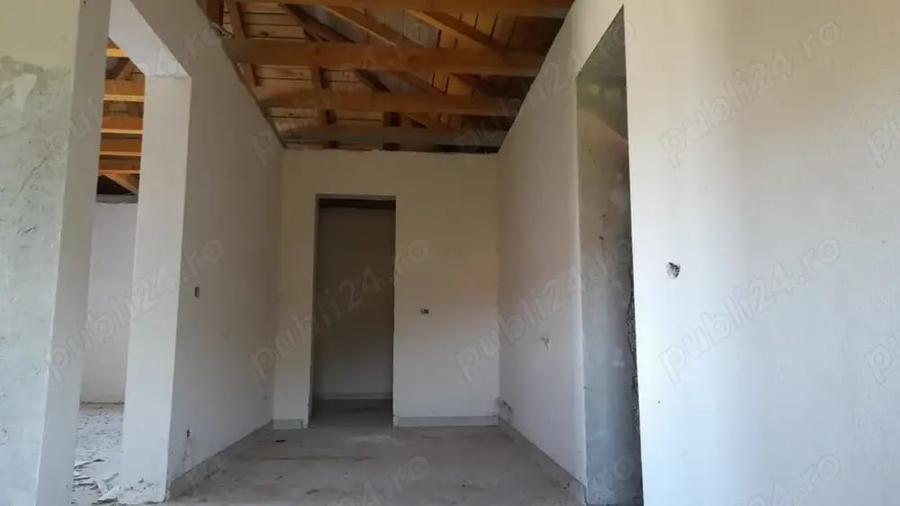 Casă cu 6 camere cu Teren 1100 Mp în Traian