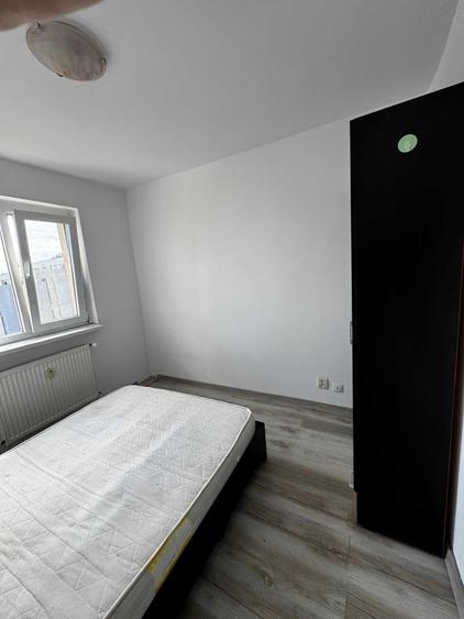 Apartament cu 3 camere decomandat în Exterior Vest