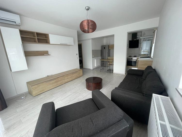 Apartament cu 2 camere semidecomandat în 13 Decembrie
