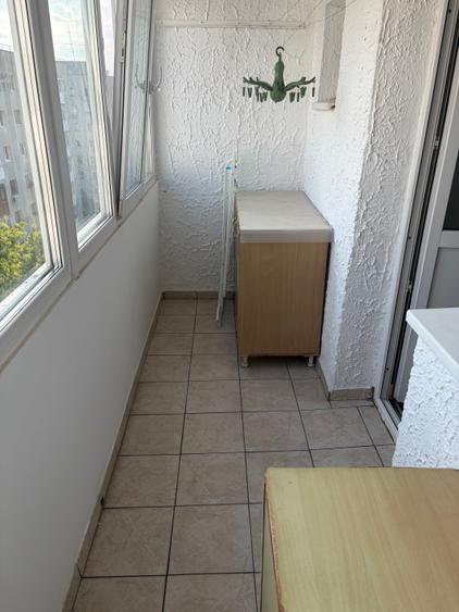 Apartament cu 4 camere decomandat în P-ța Victoriei