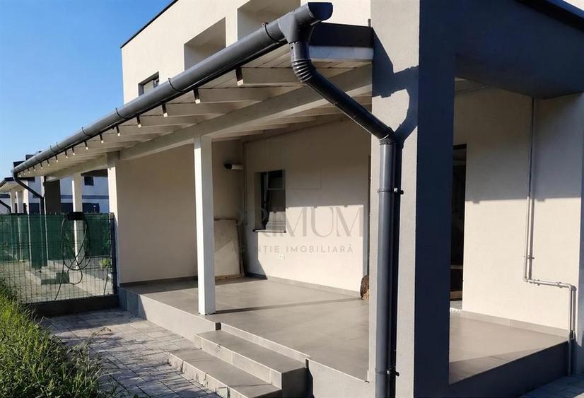 Duplex cu 4 camere cu Canalizare în Moșnița Nouă