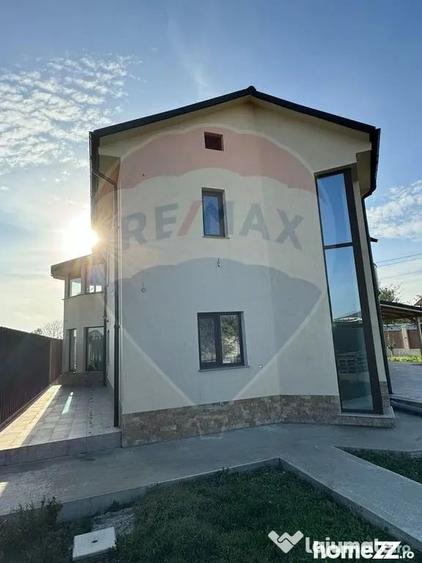 Casă cu 5 camere cu Teren 946 Mp în Golești