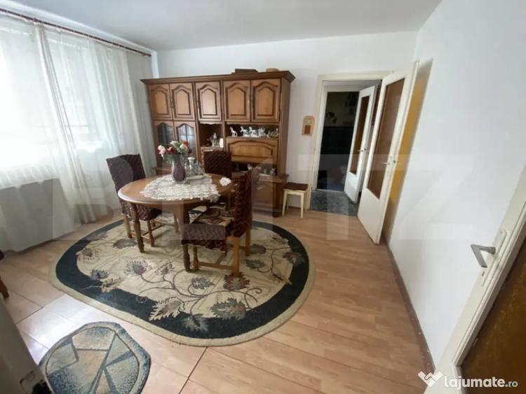 Apartament cu 2 camere semidecomandat, mobilat în Central