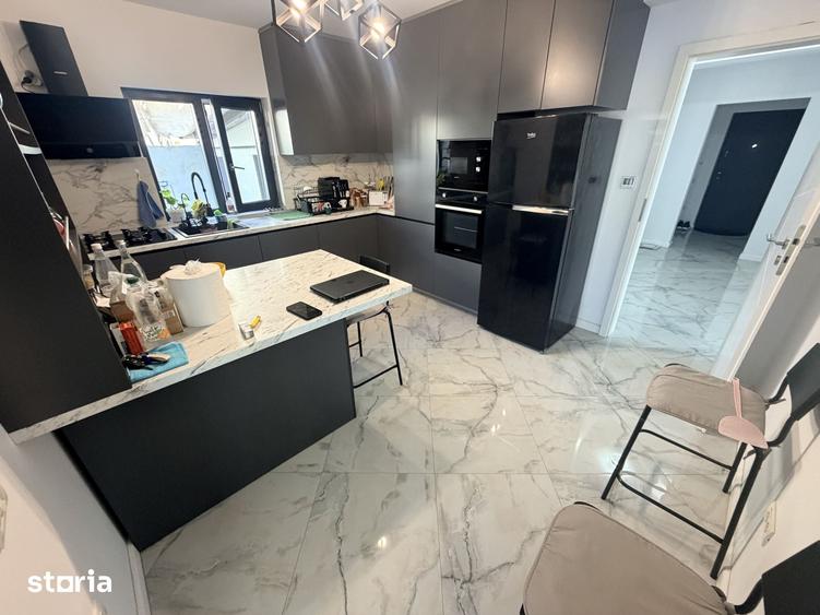 Casă cu 5 camere cu Teren 603 Mp în Glina
