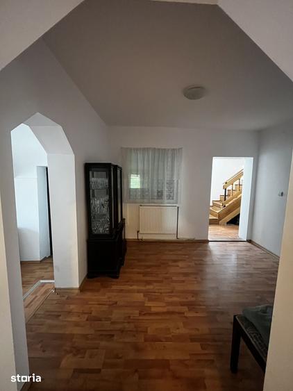 Casă cu 5 camere cu Teren 500 Mp în Priseaca