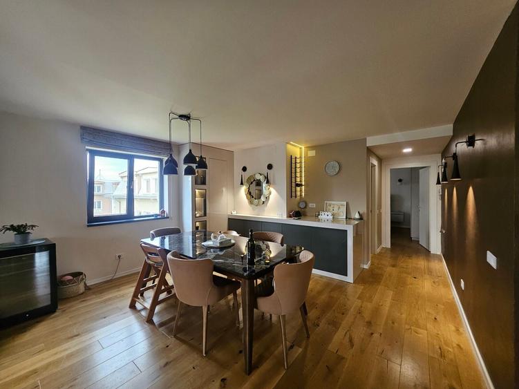 Apartament cu 4 camere decomandat, mobilat în Iancu Nicolae