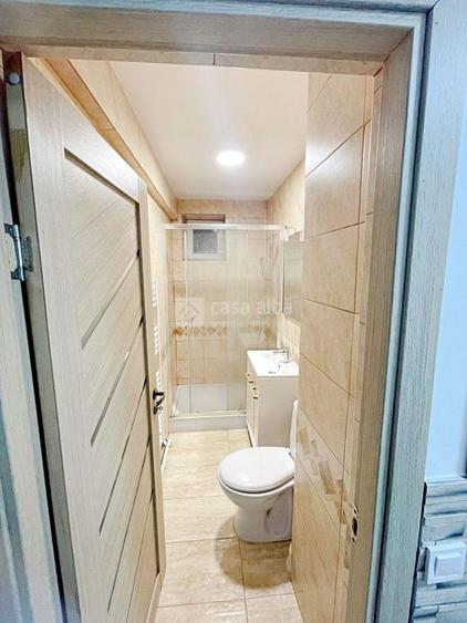 Apartament cu 2 camere semidecomandat, mobilat în Central
